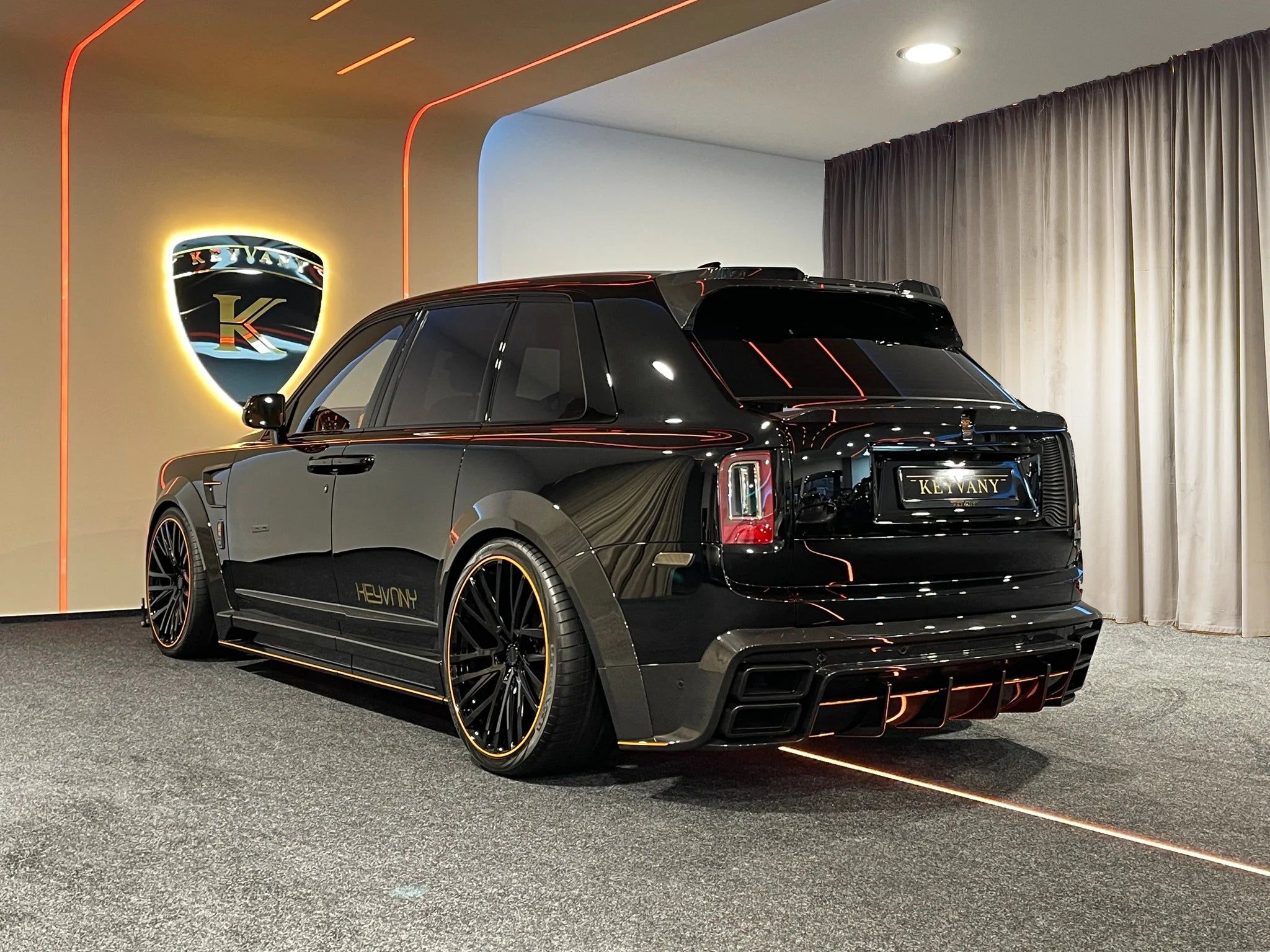 KEYVANY HAYULA Rolls Royce Cullinan Carbon Fibre Bodykit