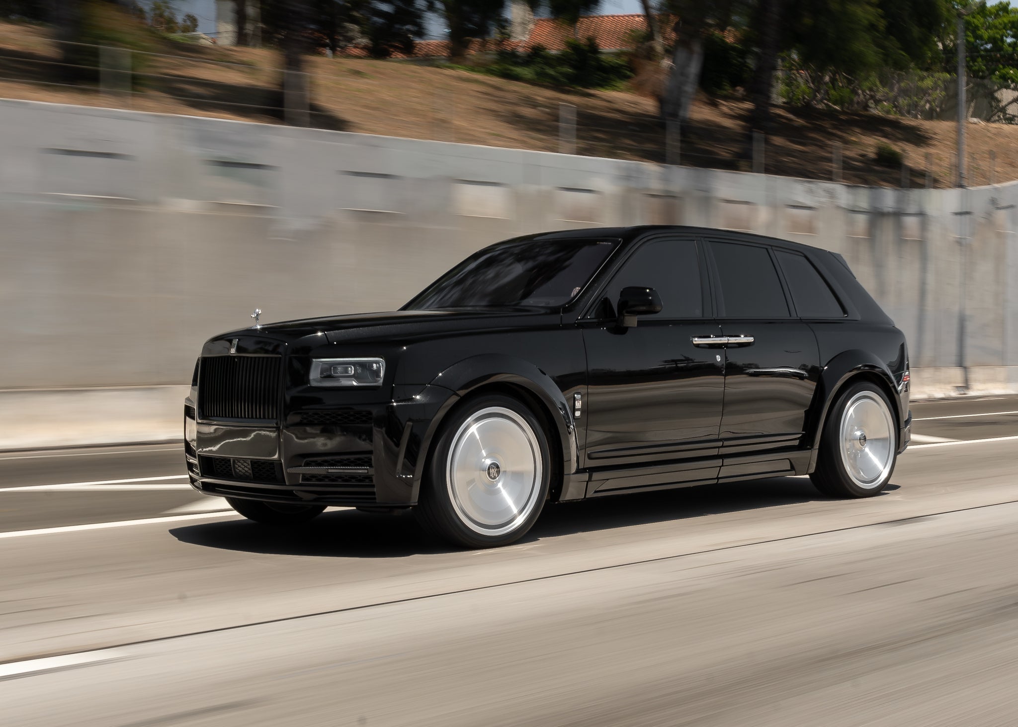 1016 INDUSTRIES ROLLS ROYCE CULLINAN V3 BLACK BADGE Carbon fibre bodykit