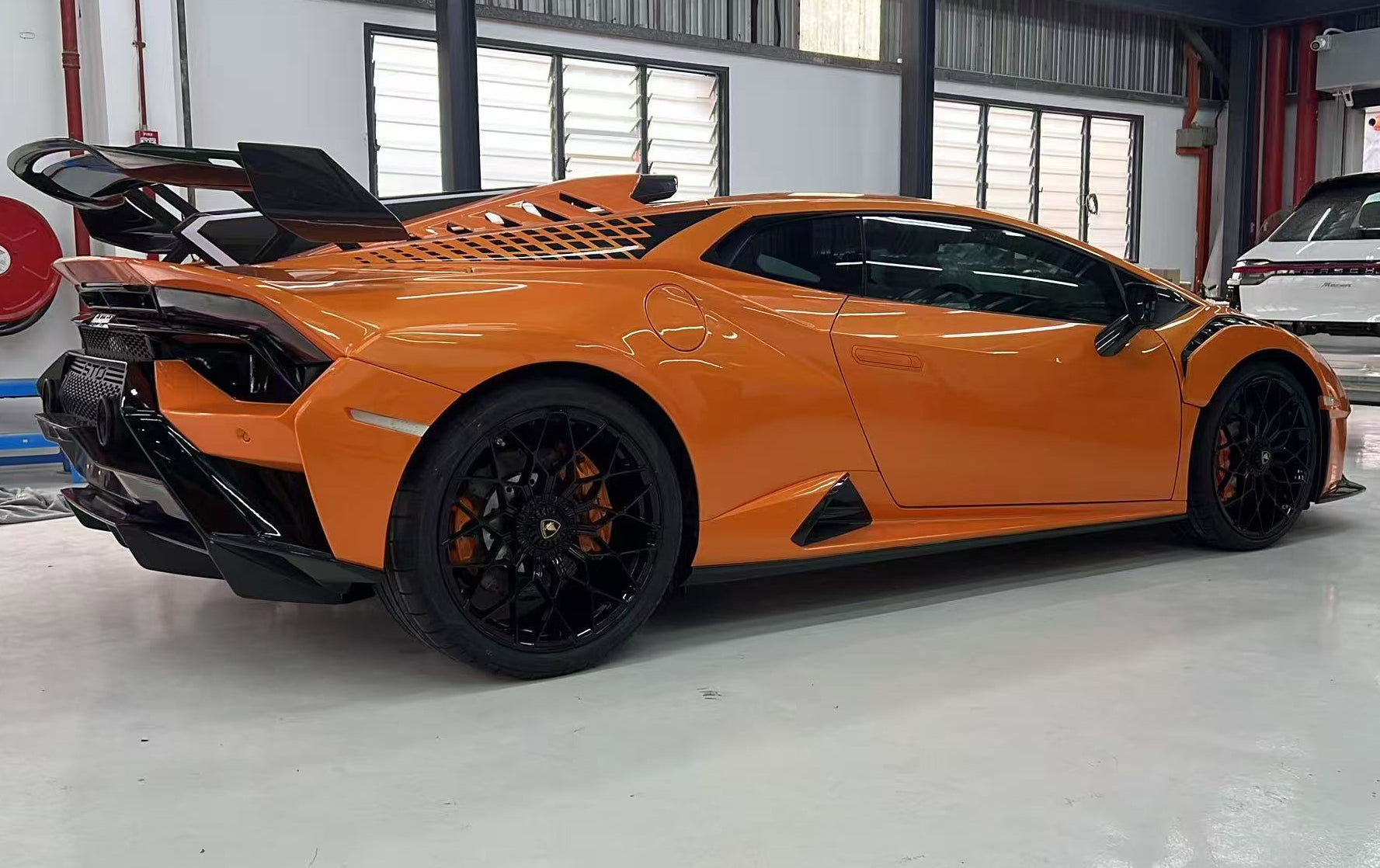 KP Lamborghini Huracan Pre Preg Carbon Fibre STO Conversion