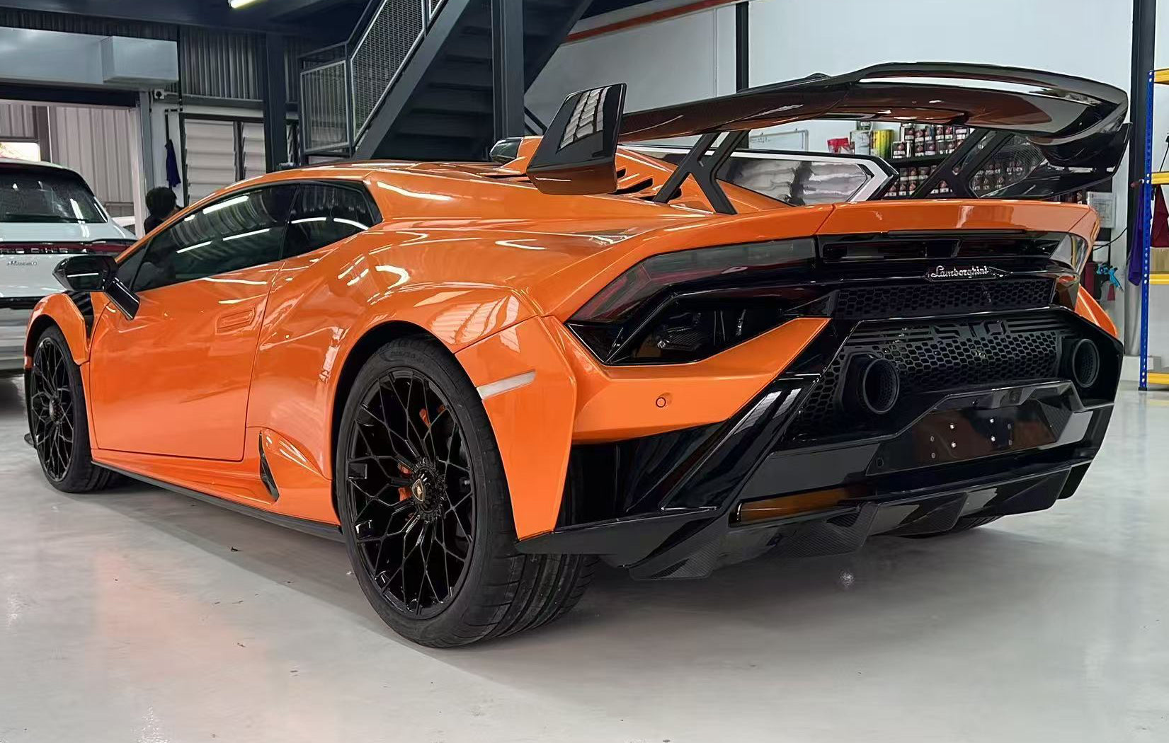 KP Lamborghini Huracan Pre Preg Carbon Fibre STO Conversion